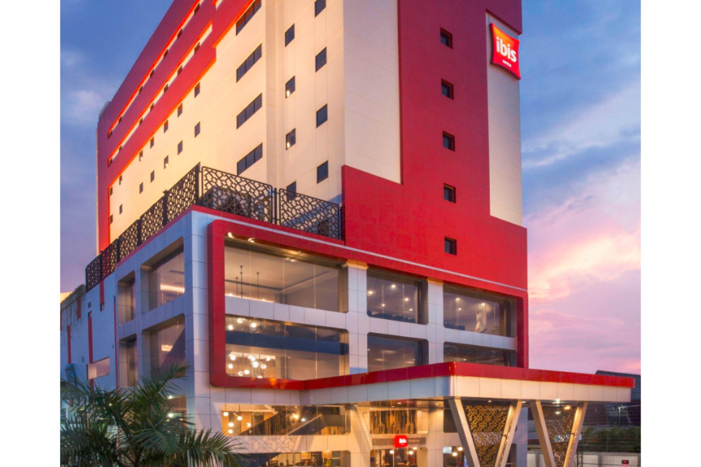 Ibis Pontianak City Center Exterior photo