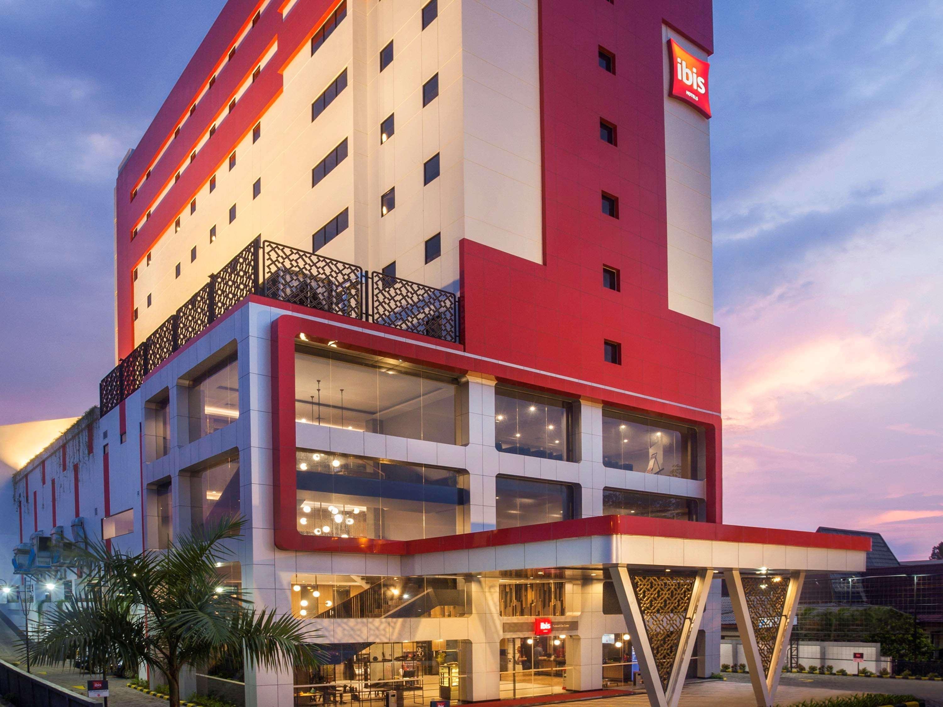 Ibis Pontianak City Center Exterior photo