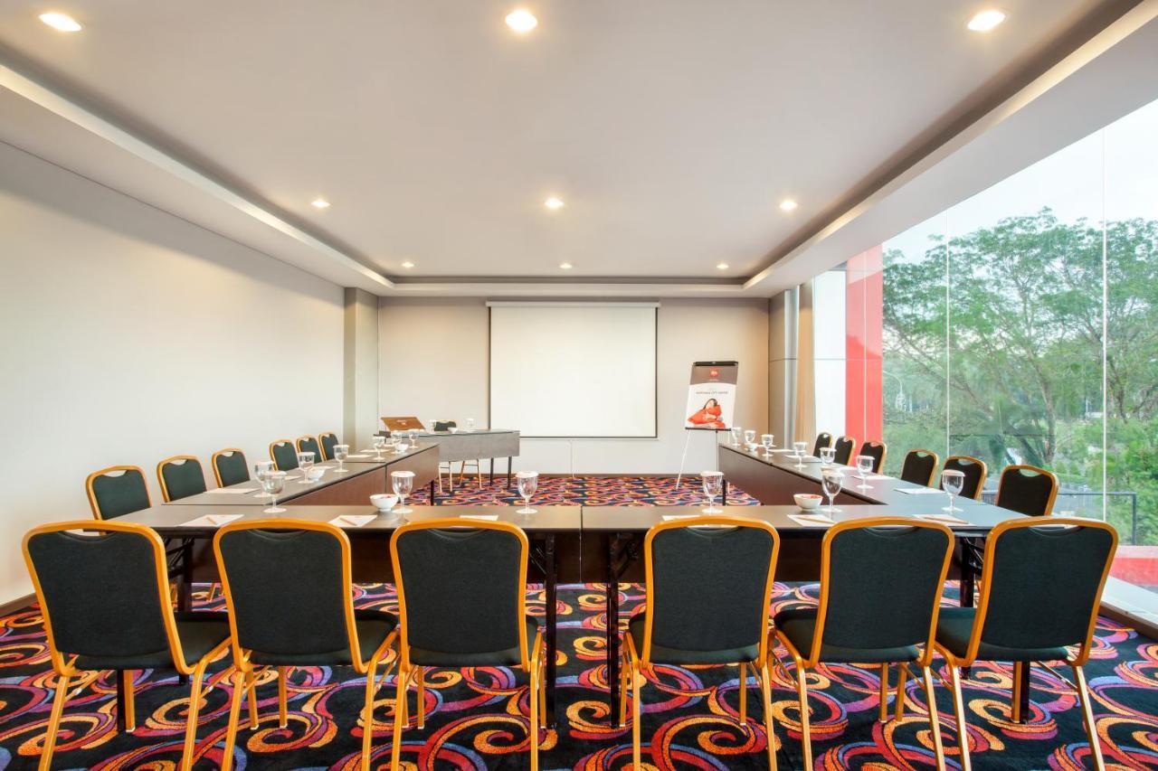 Ibis Pontianak City Center Exterior photo