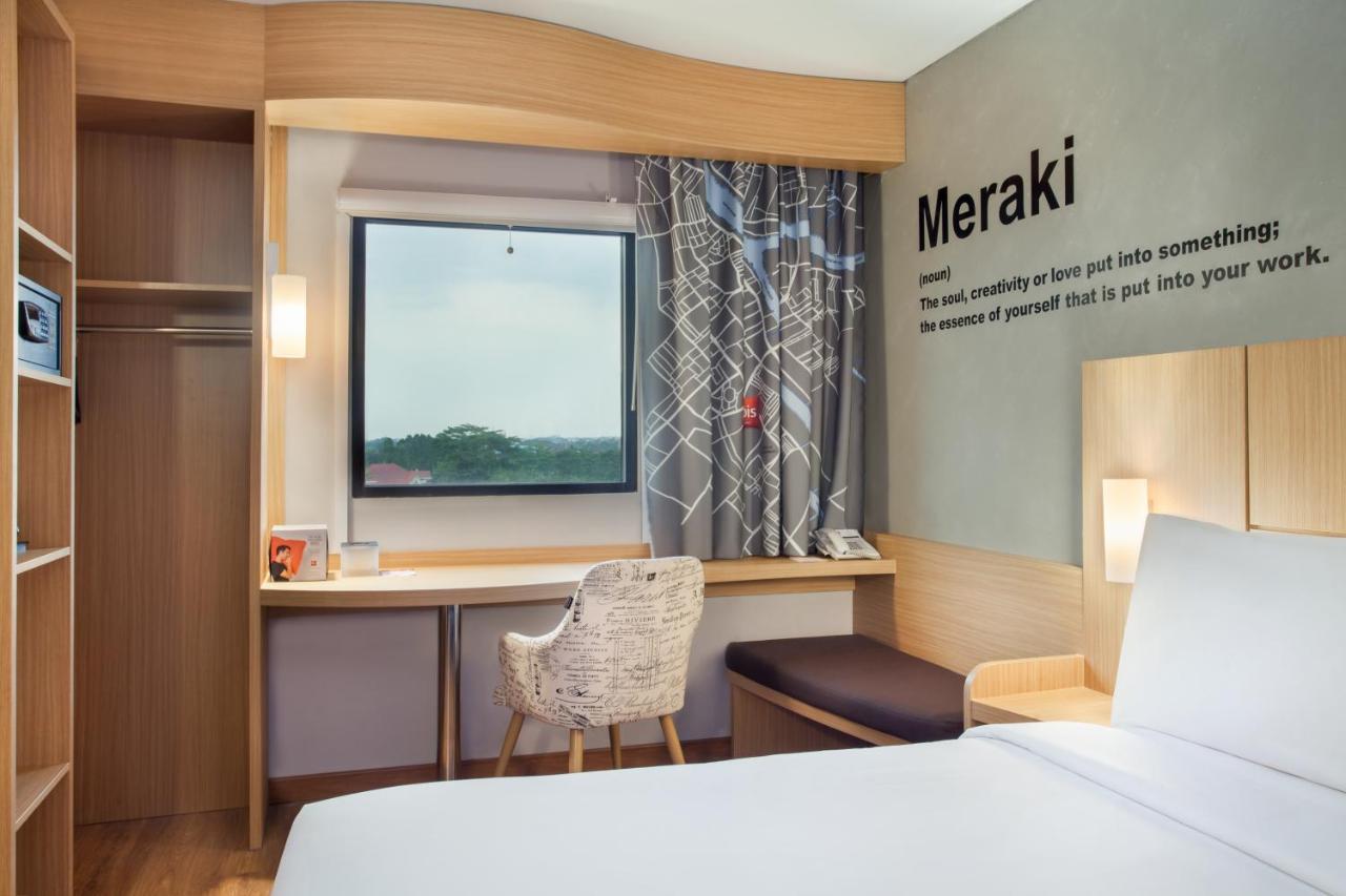 Ibis Pontianak City Center Exterior photo