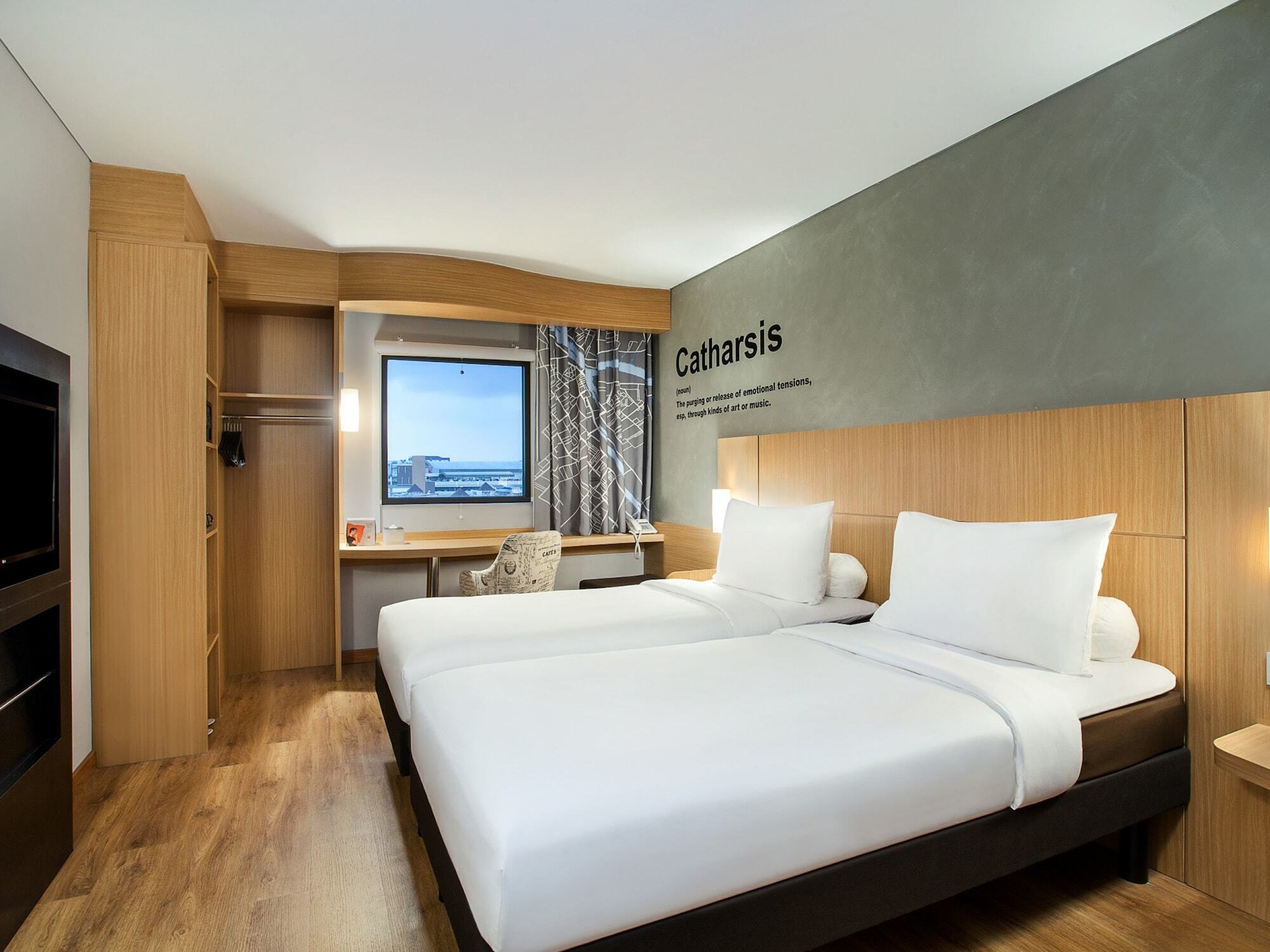 Ibis Pontianak City Center Exterior photo