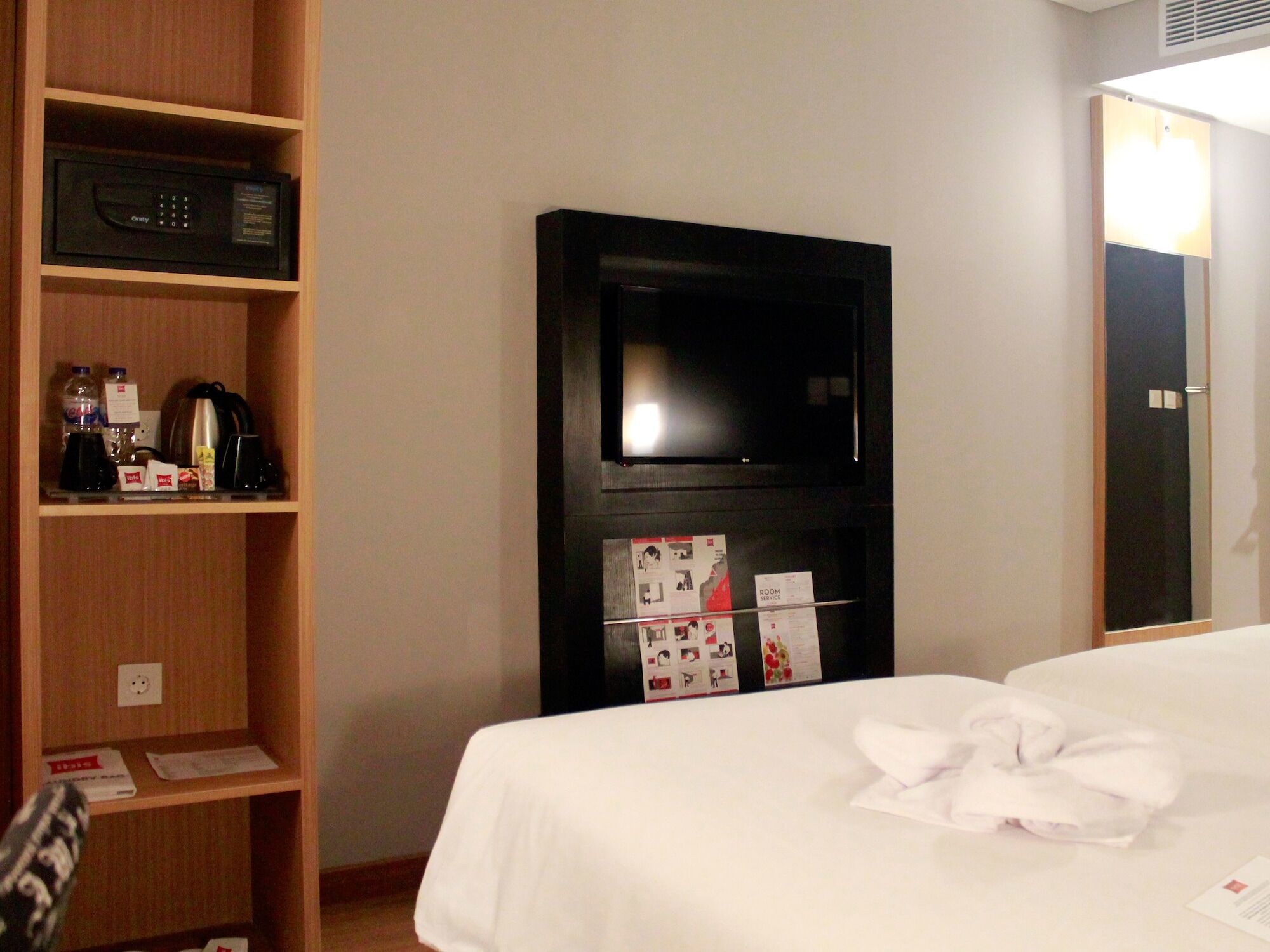 Ibis Pontianak City Center Exterior photo