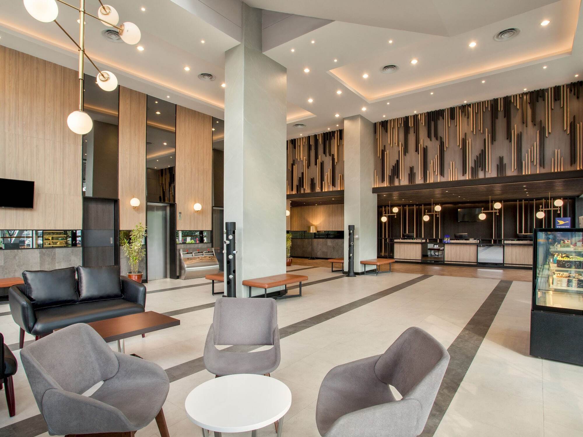 Ibis Pontianak City Center Exterior photo